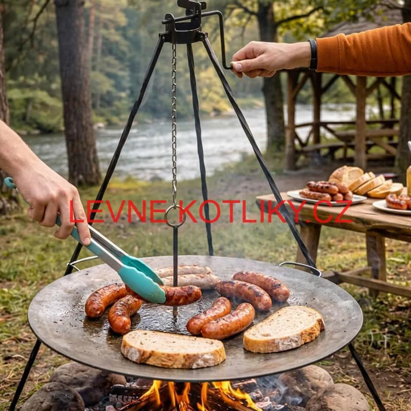 Grilovací souprava CLASSIC STEEL PRO: Trojnožka 1,2m s kladkou + Železná pánev 49 cm