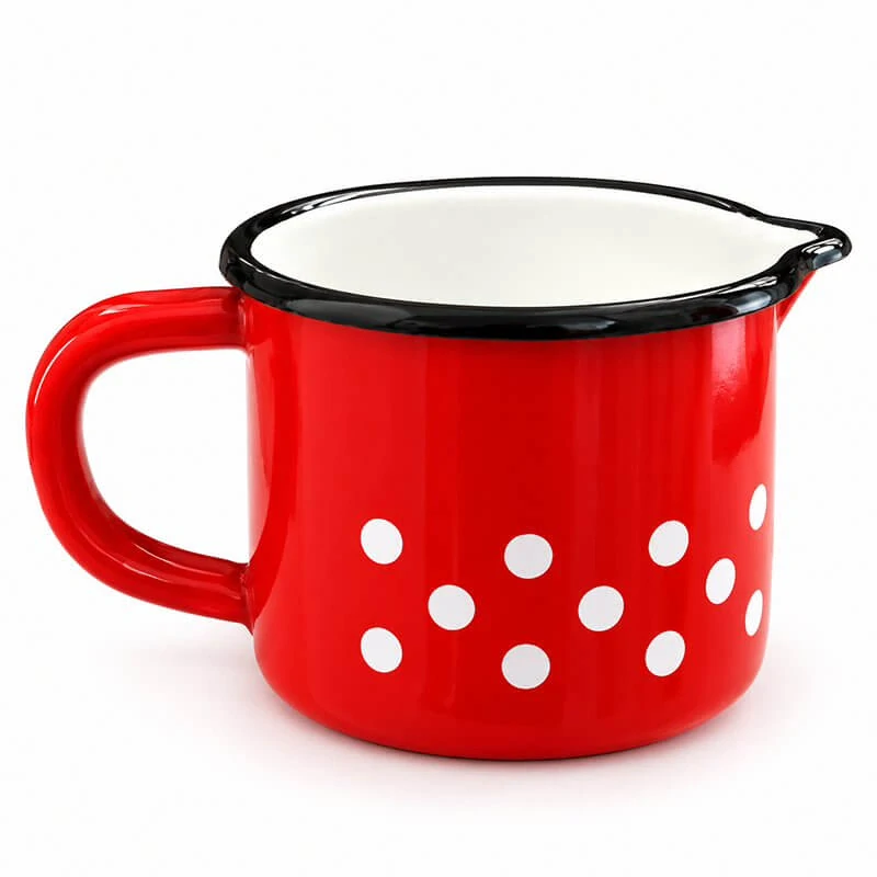Červený smaltovaný hrnek s bílými puntíky 600 ml